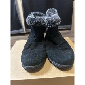 Khombu Women’s 8M Suede Lisa Black Bootie